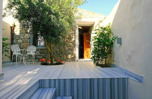 Myrina Apartment | Rosemary Room - Limnos Experience