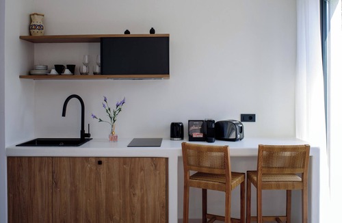 Finikia House | RyoLithos Suites