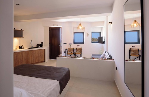 Finikia House | RyoLithos Suites
