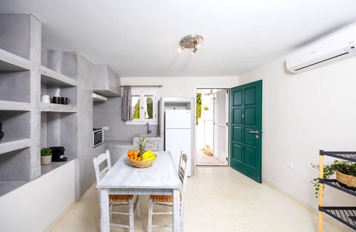 Kastraki House | Sahara Apartments - Deluxe King studio