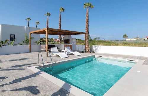 Petaloudes Villa | Salty Sun Luxury Villa 6