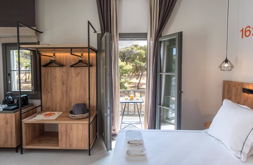 Paros Hotel | Sandom