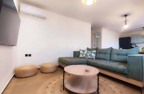 Neo Kalamaki House | Sandy Ridge House