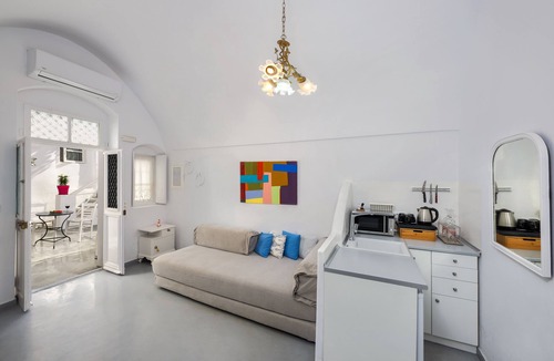 Oia House | SantoriniParadise: TRADITIONAL APARTMENT in old Oia