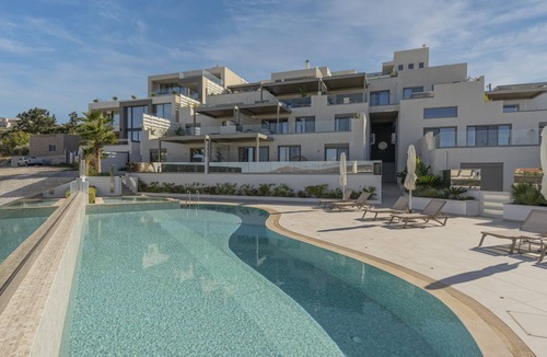 Kalyves Apartment | Sarpidon, AmphiMatrion Luxe SV apt, private hot tub & shared pool, 650m to beach