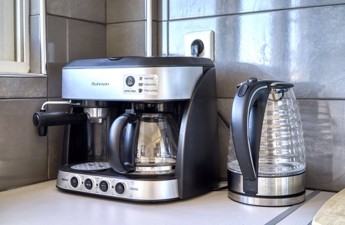 Lavreotiki Apartment | Sea & Mountain View - Family-friendly - with office