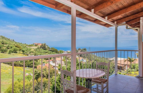 Xirokastello Apartment | Sea View Deluxe Family Suite
