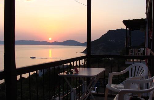 Skopelos Apartment | Sea View Studios