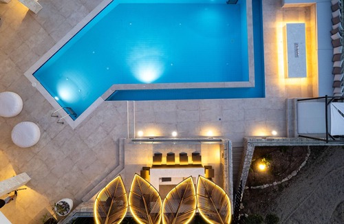 Xiro Chorio Villa | Sea views, sauna, hot tub, mini golf, 2 pools!
