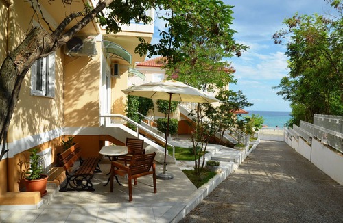 Nea Propontida Apartment | Seafront Holiday Home Dafni 2 on a Long Sandy Beach, GeoMare, Ground Floor