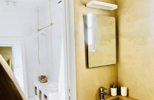 Naousa Apartment | Seafront Naoussa Old Harbour studio Casa Keto with view of the Venetian port!
