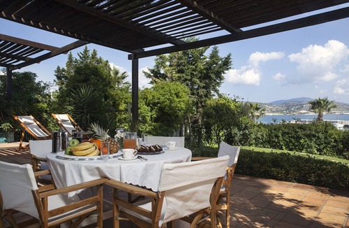 Varkiza Villa | SEAFRONT VILLA IN ATHENS RIVIERA