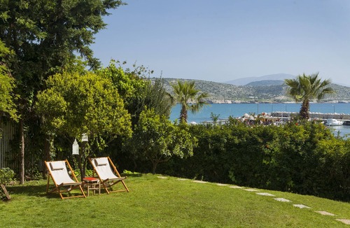 Varkiza Villa | SEAFRONT VILLA IN ATHENS RIVIERA