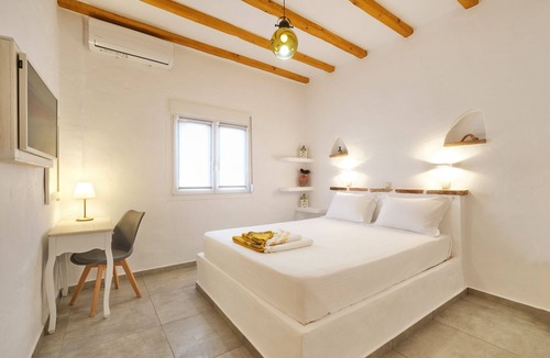 Eresos-Antissa Apartment | Seaside 2BD beach apartment, Skala Eressos