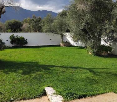 Diakofto Apartment | Secret Garden