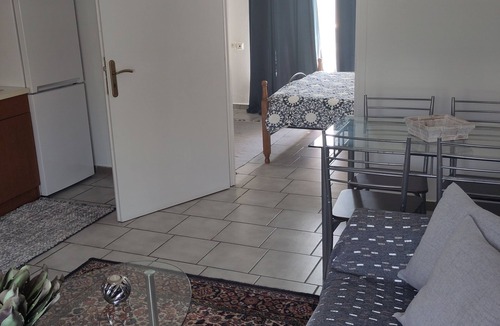 Ferma Apartment | Silvia's Meltemi apartment with mountain and sea views