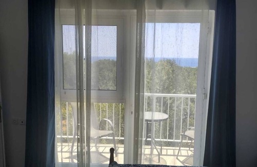 Ferma Apartment | Silvia's Meltemi apartment with mountain and sea views
