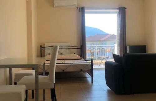 Paralio Astros Apartment | Soft Pillow