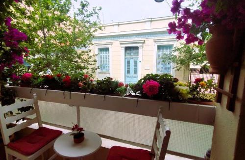 Thissio Apartment | Something About Mary