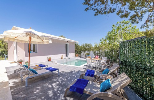 Neromilos Villa | Soso's Garden House with Pool