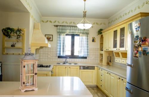 Ierapetra Villa | Spacious House in a Quiet Neighbourhood