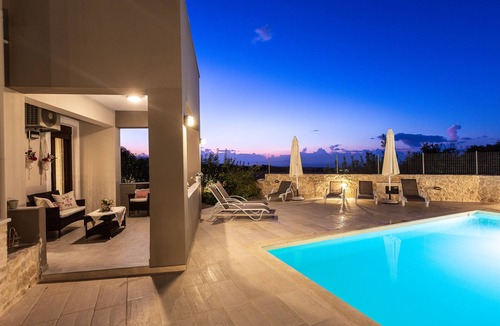 Skouloufia Villa | Spacious Modern Villa with Pool and Amazing View!