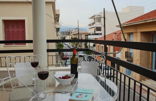 Halepa Apartment | Spacious townhouse close to Chania center