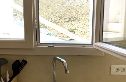 Herronisos Apartment | Spectacular and Charming House in Sifnos Keronissos Village on The Sea