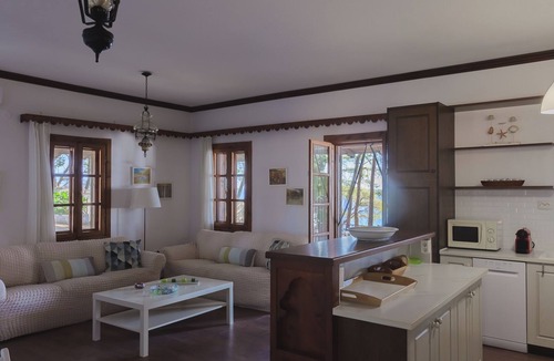 Metamorfosi Villa | Squirrel Beach Front Villa, Metamorfosi