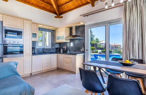Glossa Villa | State-of-the-Art Villa has Infinity Pool, Jacuzzi, Comfort Cooling, Sunset View