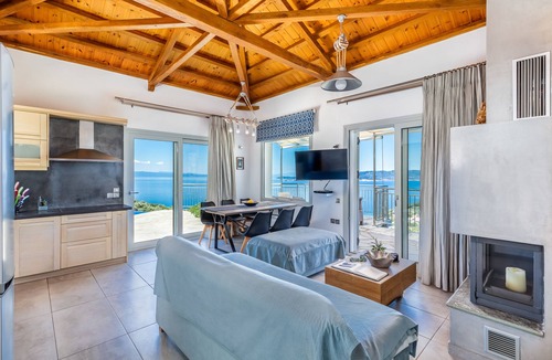 Glossa Villa | State-of-the-Art Villa has Infinity Pool, Jacuzzi, Comfort Cooling, Sunset View