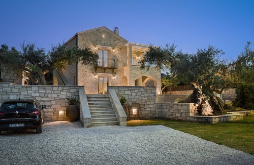 Pervolakia Villa | Stone-Built Private villa, with Pool and Terraces!