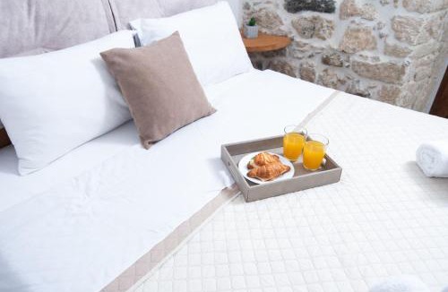 Petrokefalion House | Stone house Elefteria near Matala beach