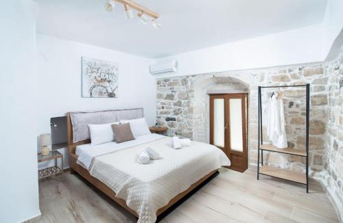 Petrokefalion House | Stone house Elefteria near Matala beach