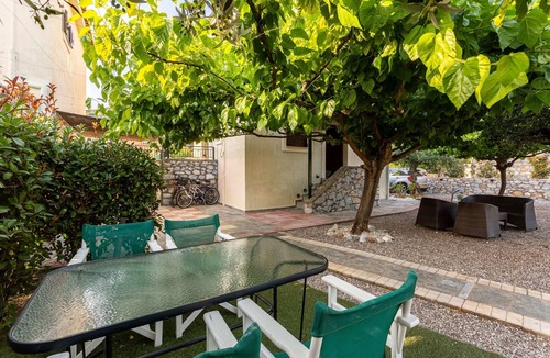 Lefktro Apartment | Stoupa Secret Haven - Spitiko Garden Hideaway