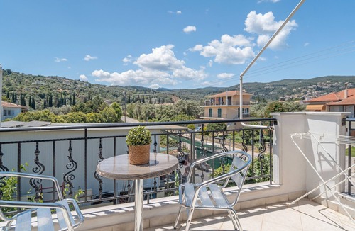 Kalligoni Apartment | Studio Apartment 'Alexandros 3 Guests' with Mountain View, Wi-Fi and Air Conditioning