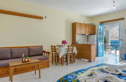 Diafani Apartment | Studio Apartment 'Double No 1' with Sea View, Wi-Fi and Air Conditioning