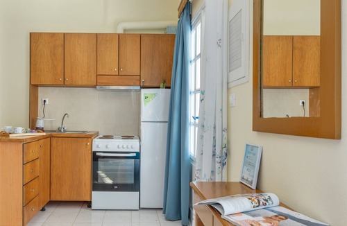 Diafani Apartment | Studio Apartment 'Double No 1' with Sea View, Wi-Fi and Air Conditioning