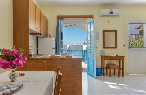 Diafani Apartment | Studio Apartment 'Double No 1' with Sea View, Wi-Fi and Air Conditioning