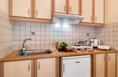 Agios Ioannis Apartment | Studio Apartment "Virginia Studio 1" with Mountain View, Shared Terrace & Wi-Fi