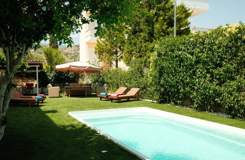 Kato Diminio Villa | Stunning Greek Villa-private pool-beach-sleeps 8