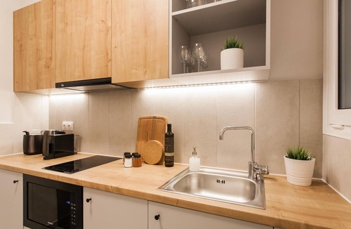 Athens City Centre Apartment | Stylish 2BD Apartment in the Heart of Athens