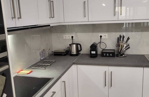 Kinosargous Apartment | Stylish Vacation Apartment.Metro FIX 180 mtr