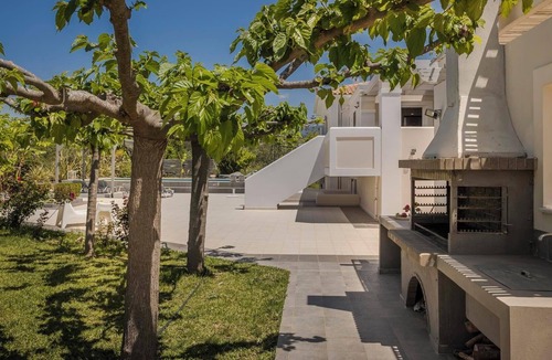 Svoronata Villa | Stylish Villa, A/C, Private Pool, Fabulous Location - Just 5mins walk to Tavernas & Ai Helis Beach!