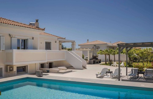Svoronata Villa | Stylish Villa, A/C, Private Pool, Fabulous Location - Just 5mins walk to Tavernas & Ai Helis Beach!