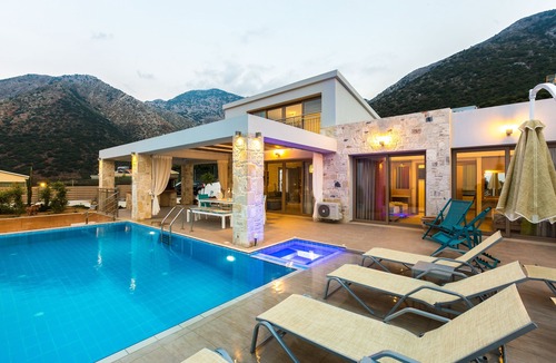 Bali Villa | Sugar Villa, an exquisite summer retreat with spa whirlpool & sea views