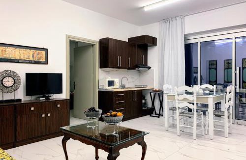 Perama Apartment | Suite of light rooms