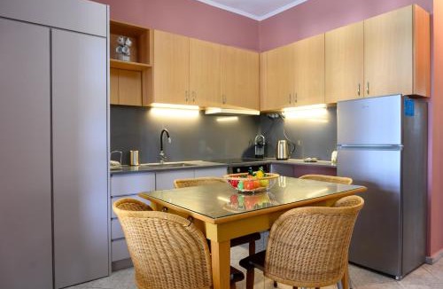Ionia Apartment | Summer Tan