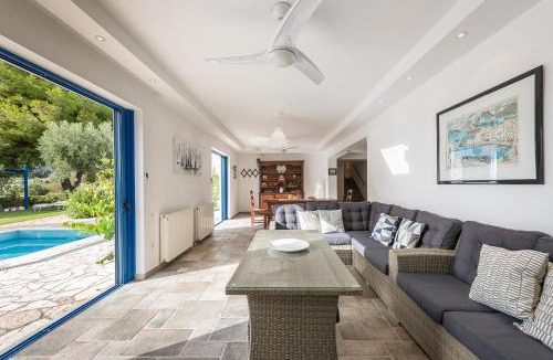 Lavreotiki Villa | Summer Villa Pasiphae Private Pool - BBQ -Beach 2min