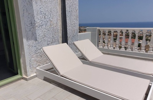 Piskopiano House | Sun Shine Senior Suite Full View